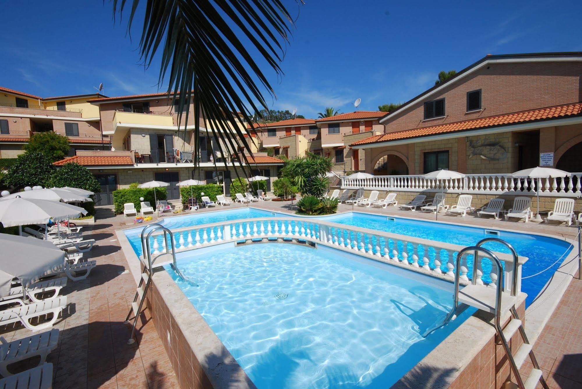 Residence Il Borgo Tortoreto Exterior foto